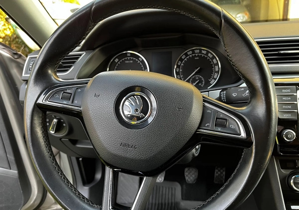 Skoda Superb cena 63000 przebieg: 242000, rok produkcji 2015 z Włoszczowa małe 154
